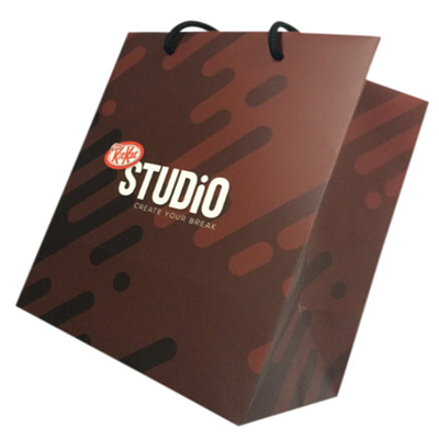 Goede prijs Recycled gift bags vouwbare papieren winkeltassen met zwarte gedraaide touwhandgrepen en maatopties voor cadeautjes online