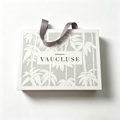 Goede prijs High-end gerecyclede cadeautassen gemaakt van herbruikbaar kunstpapier met bamboe-blad geïmprimeerd ontwerp en satine lint handvat online