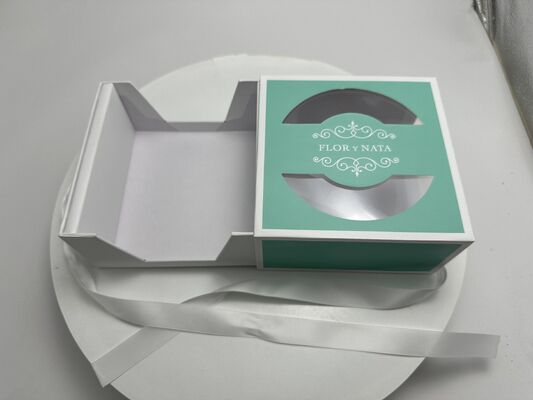Goede prijs Op maat gemaakte kartonnen taartdoos verkrijgbaar in schuiflade-, boekvormige en bodem-dekselstijlen, gemaakt van gecoat papier gecacheerd op grijskarton online
